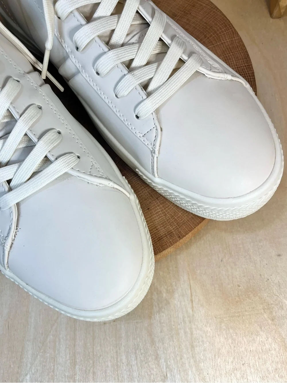 Zara modern statement
